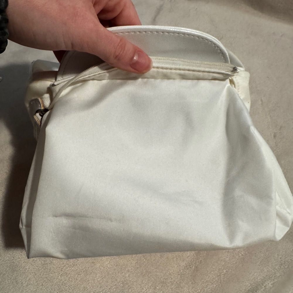 Christian Dior Parfums White Makeup Bag EUC - Picture 15 of 16
